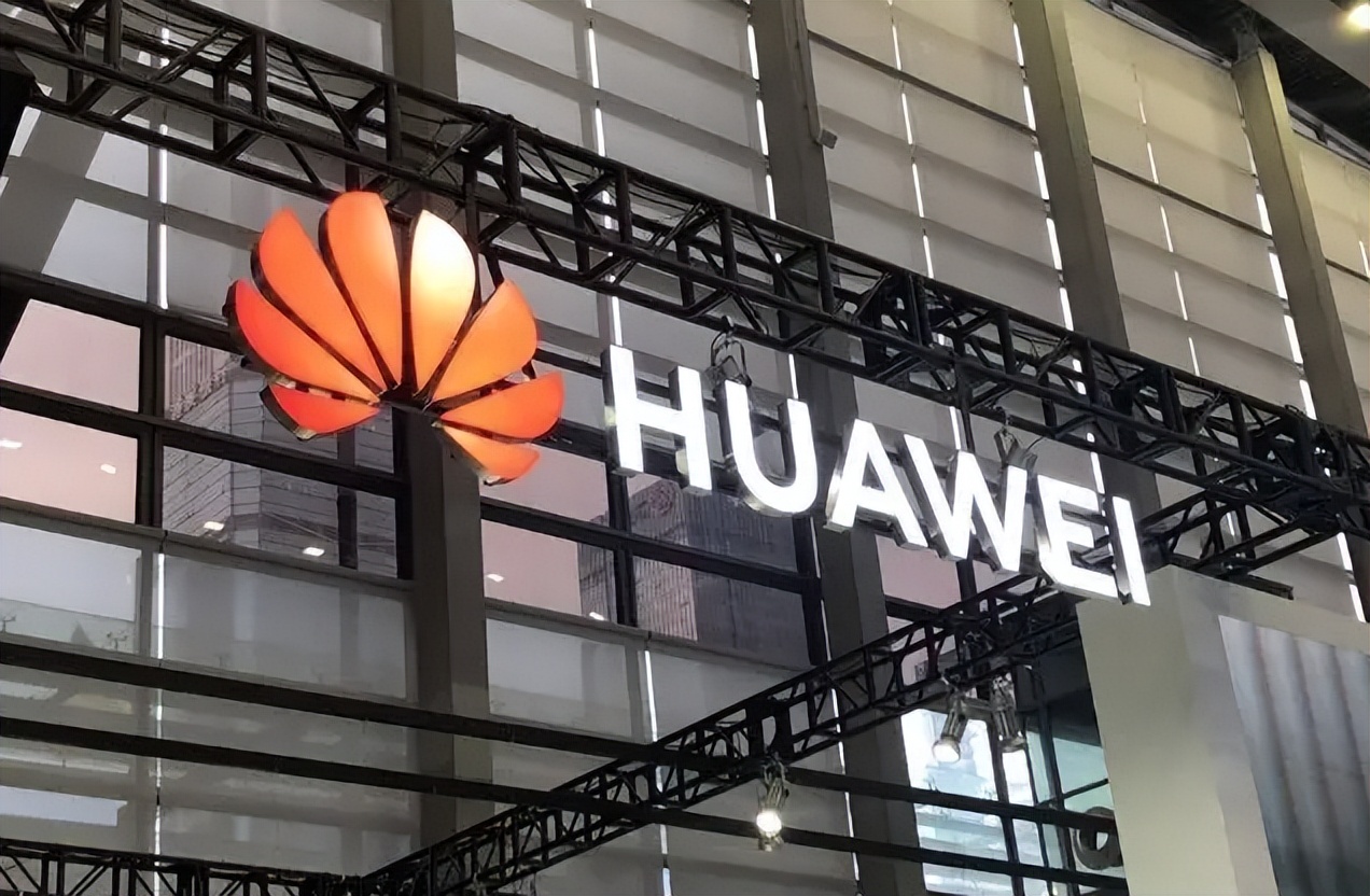 只能吹胡子瞪眼！老美禁令之下，谷歌苹果依然倒向国产软件技术