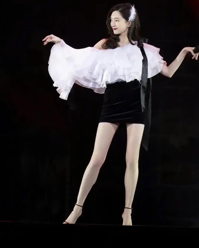 女星江疏影—温柔如水，美丽动人