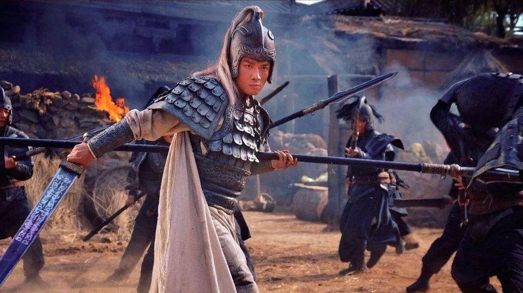 提起赵子龙,给人们的印象就是一袭白袍,一骑战马,一杆长枪,冲入万千军