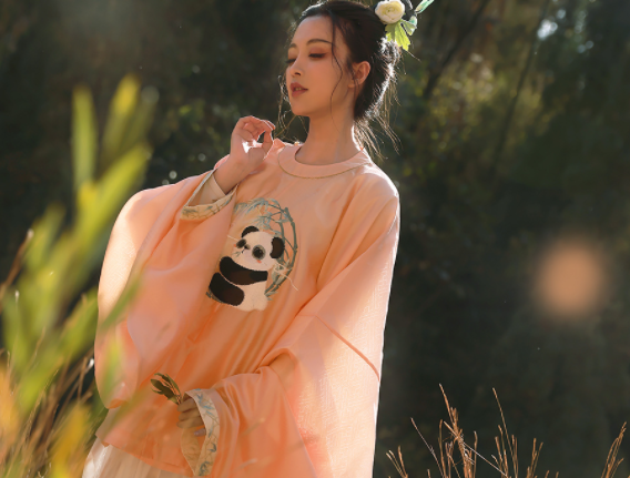 二次元产业增长爆发，COS圈收入百万是真的吗？-哪边嗨