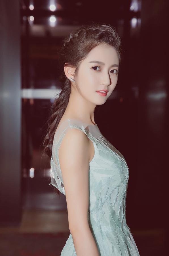 92年女演员陈钰琪，清新靓丽