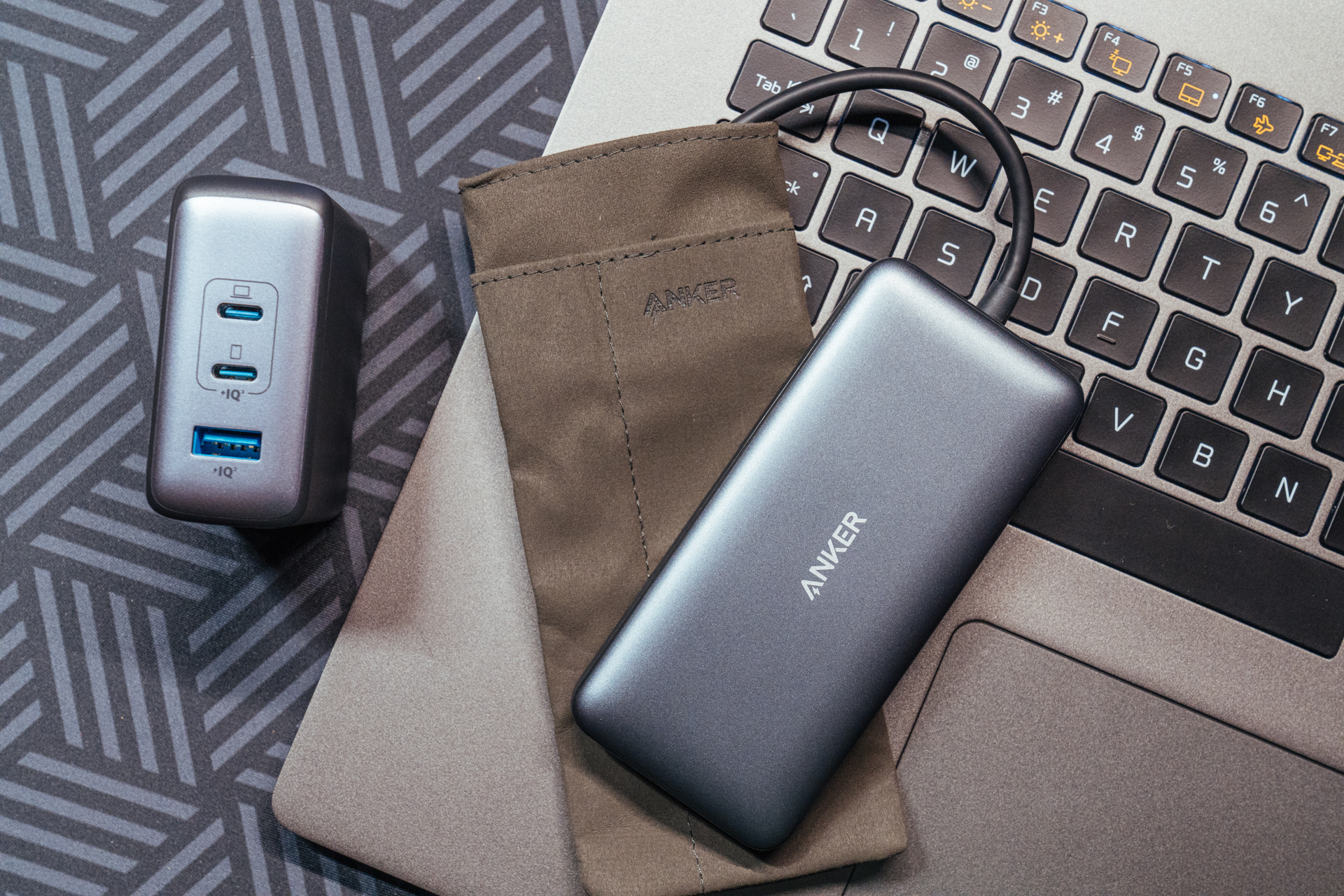 简洁条理，如何布置自己的办公桌面：轻办公好物分享