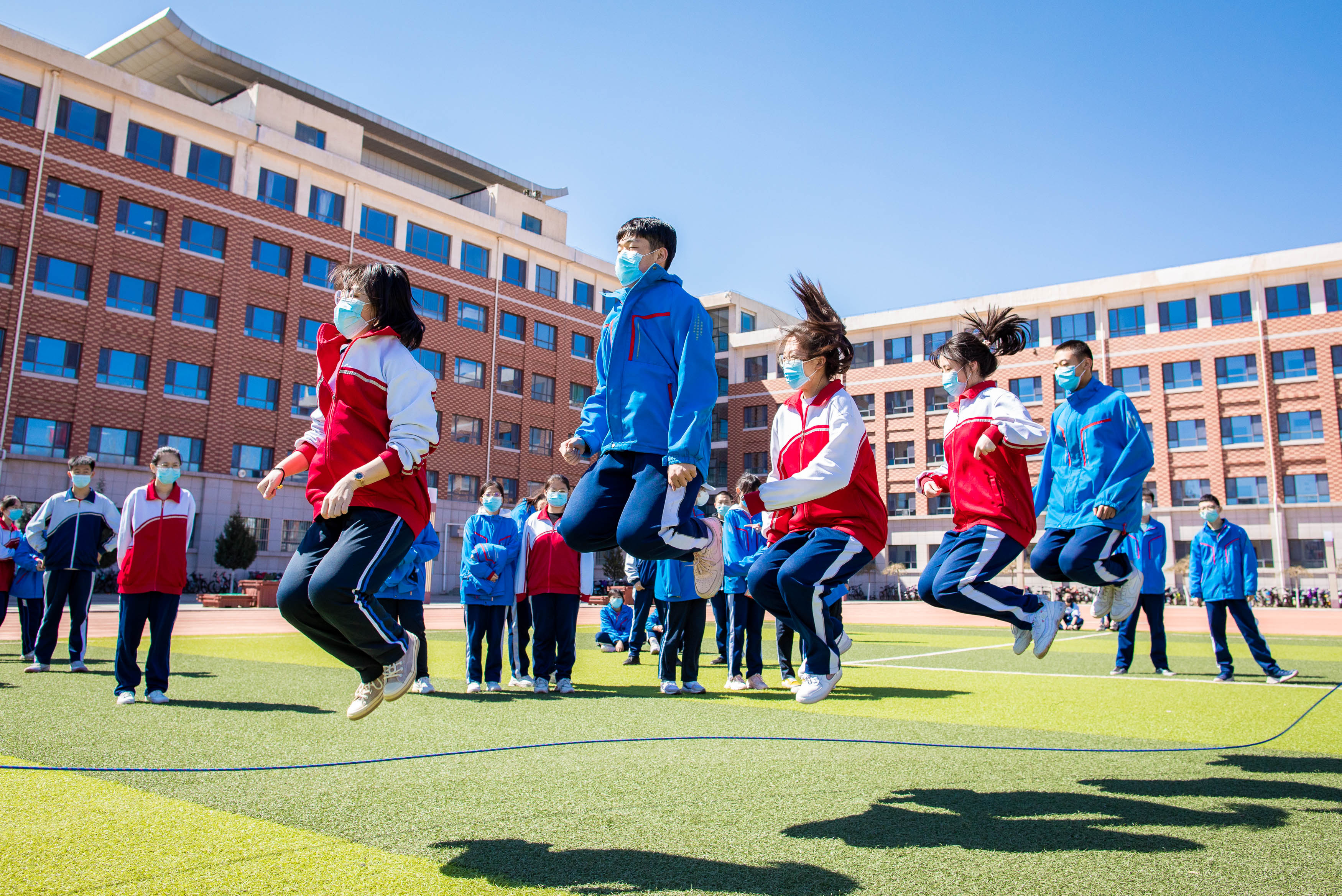 减压趣味体育课 轻松舒心助学习-玉泉区-内蒙古新闻网