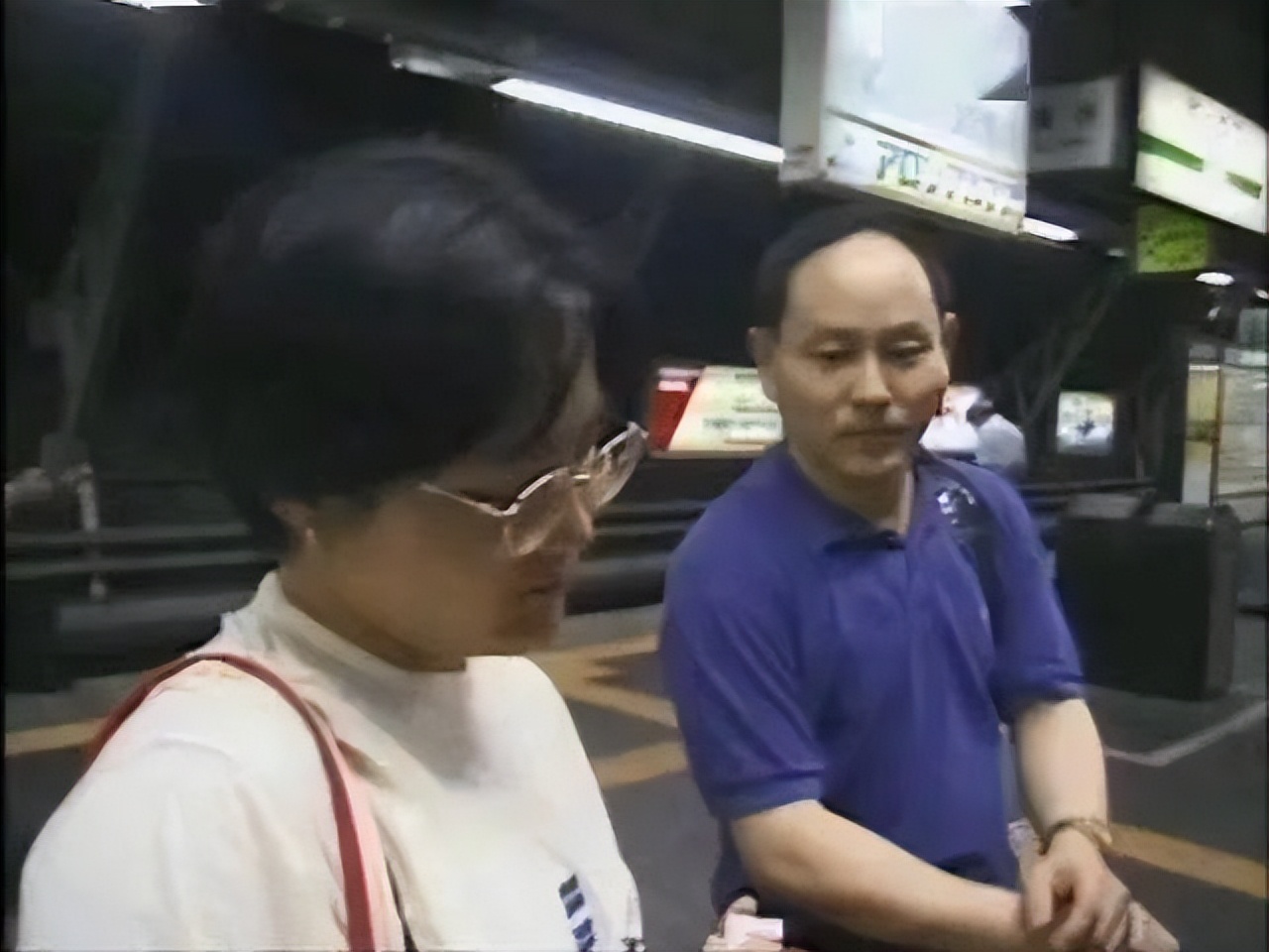 他去日本留学被骗，15年没回家，挣钱送女儿留学美国，现在怎样