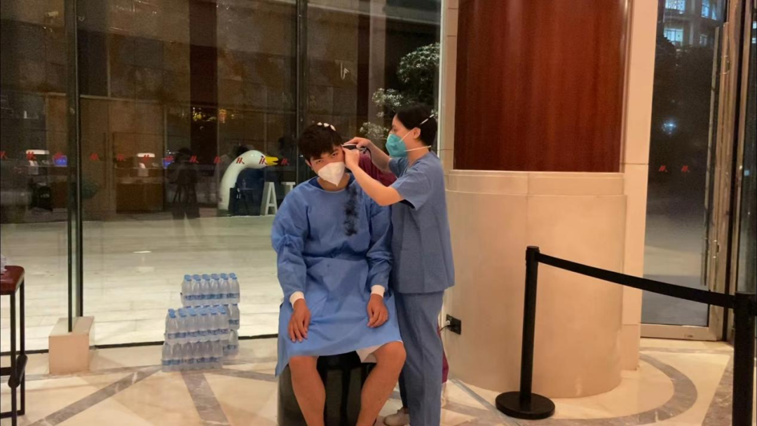 江西援沪医疗队里的“美发师”：涂笑昀