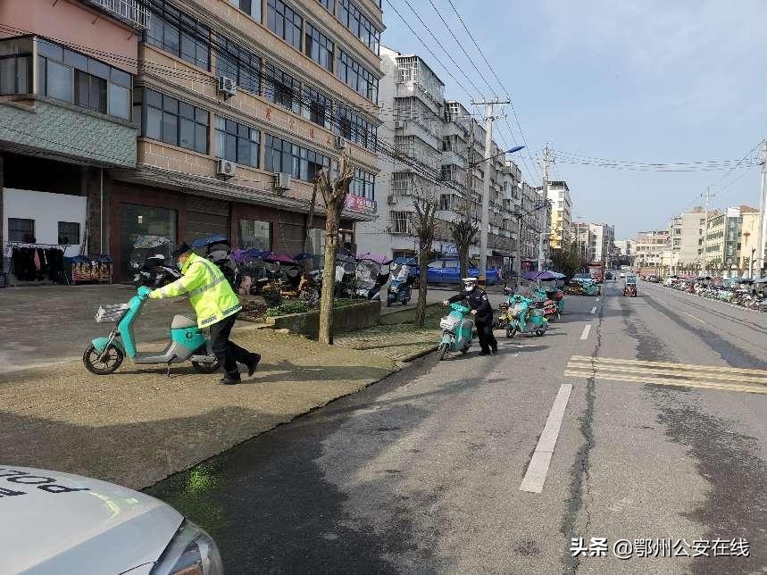 鄂州交警持续开展路面交通秩序整治助力创文工作