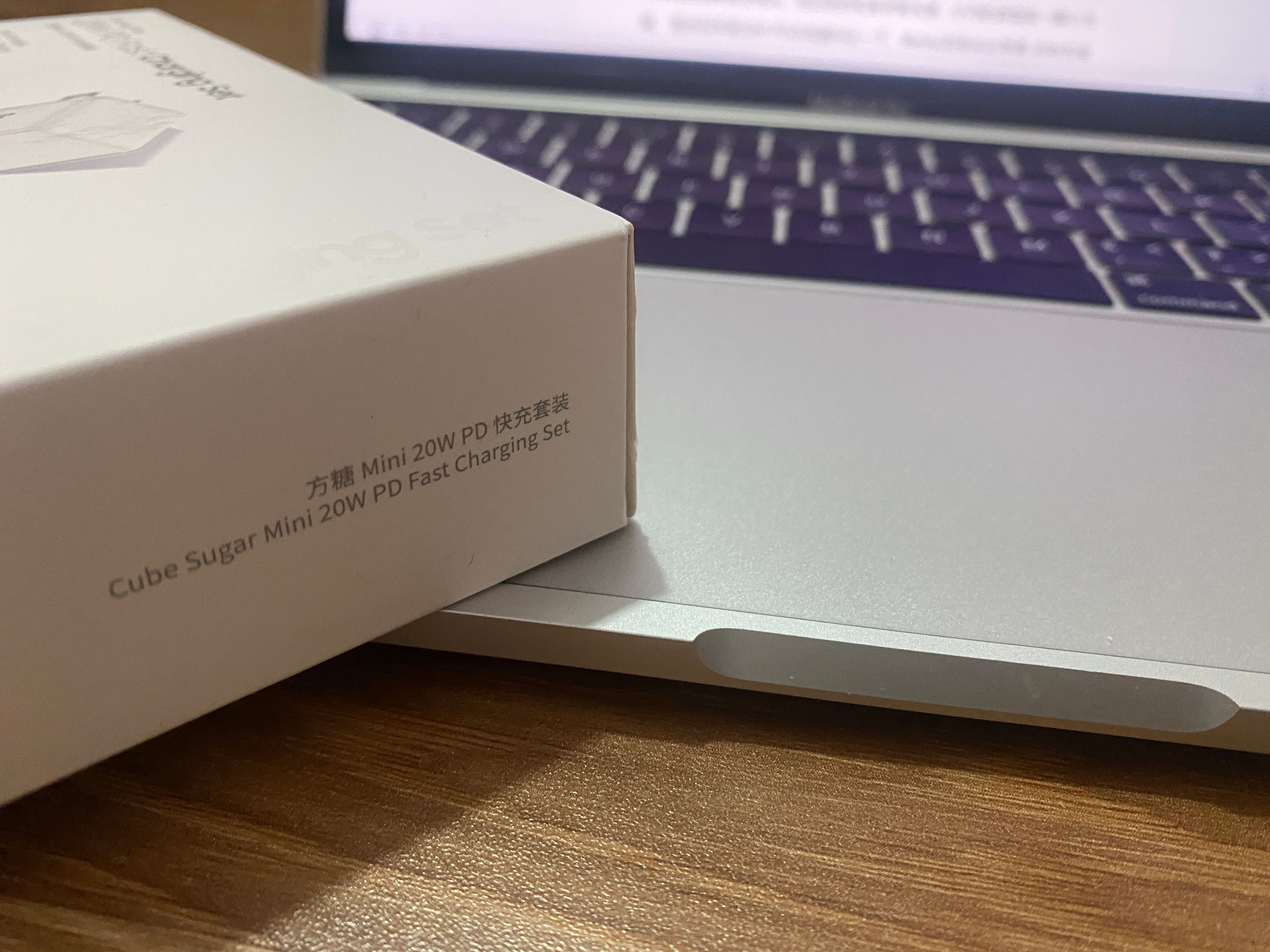 Benks 方糖快充头：20W 快充功率，体积Mini小巧