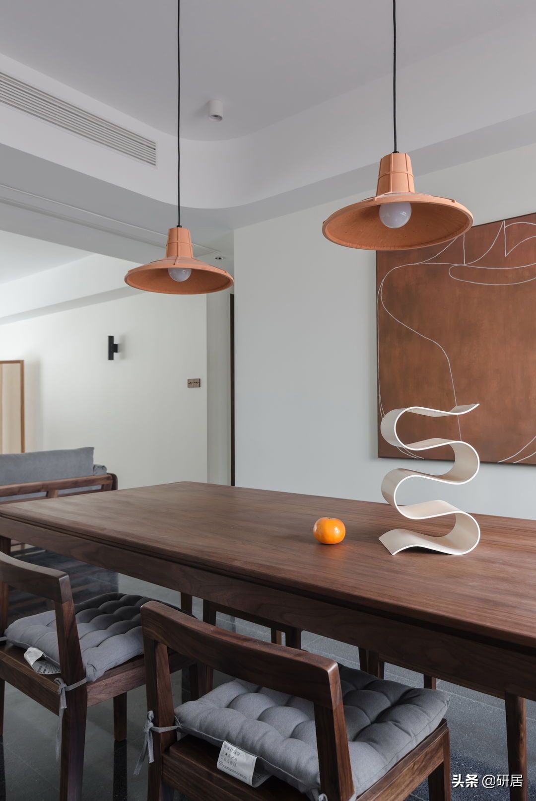 70后大叔的新家，不要门框和踢脚线，全屋化繁为简，氛围清净自然