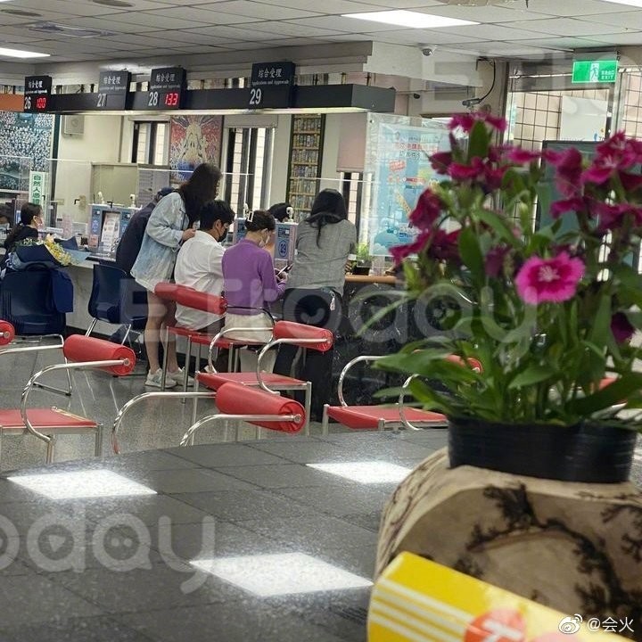 陳喬恩艾倫登記結婚，被爆奉子成婚，去年12月份已經產子