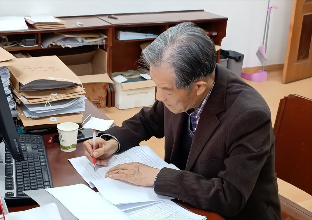 上海某高校教授工资单流出，薪资标准引人羡慕，难怪都抢着当教授