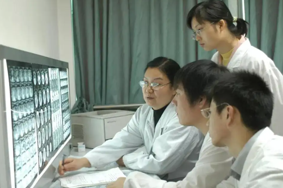 医学专业就业前景排名重新洗牌，预防医学成垫底，临床位居第4名