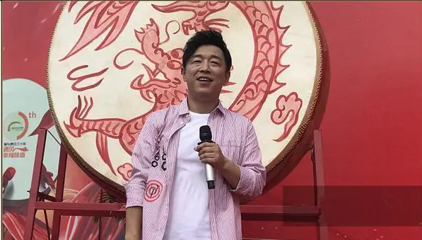 明明一身土味，穿的衣服賊貴，他們一走時尚路線，大牌就跟著遭殃