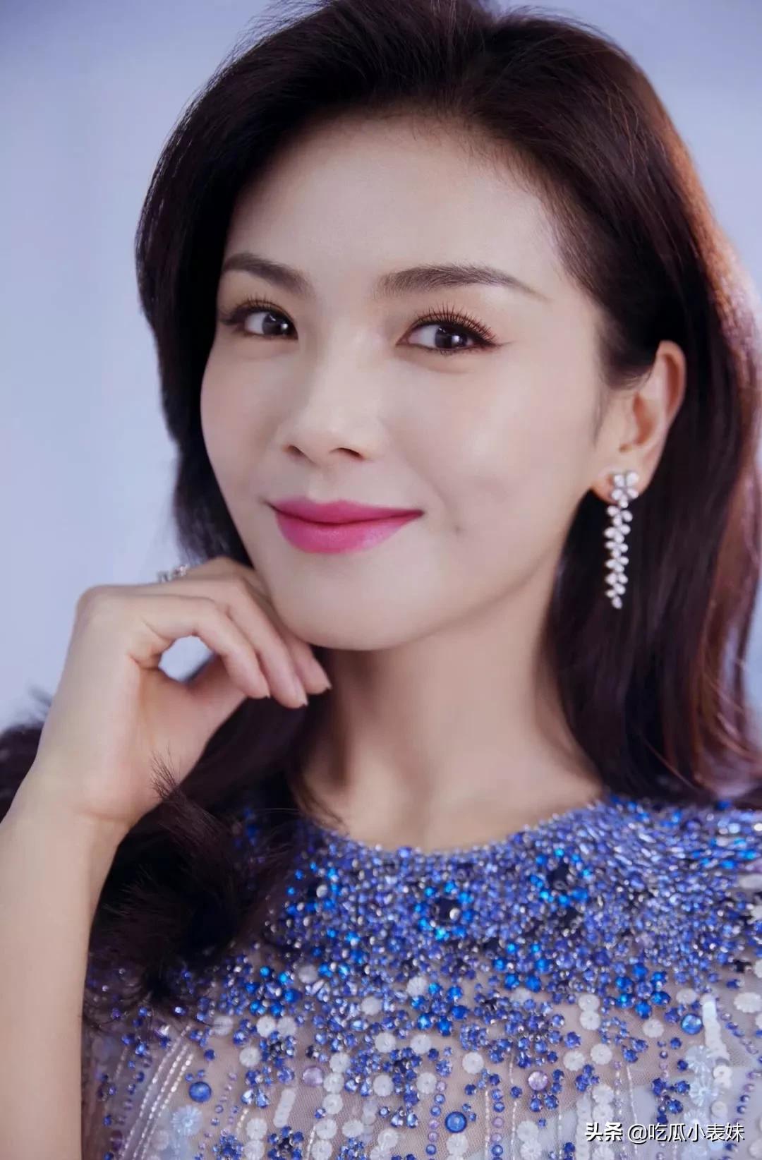 刘涛迷人美照，衣着光鲜，靓丽时尚，真的好美