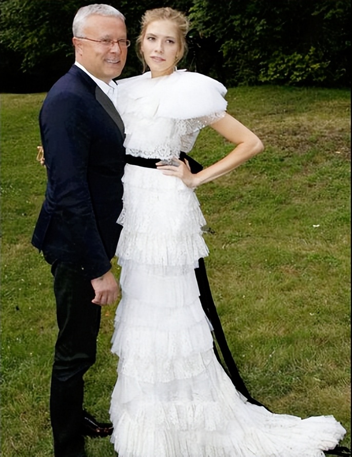 俄罗斯贵妇埃琳娜：16岁入狱，19岁嫁给救命恩人，生4胎身材苗条