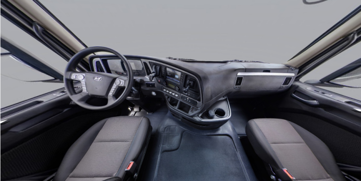 享受派、实干派 全新升级设计的新一代创虎国六车型静态测评
