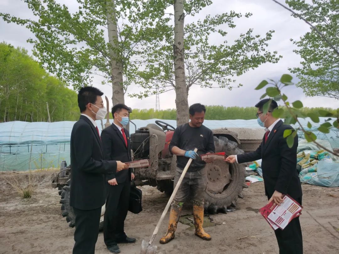 普法宣传到田间 司法服务助春耕