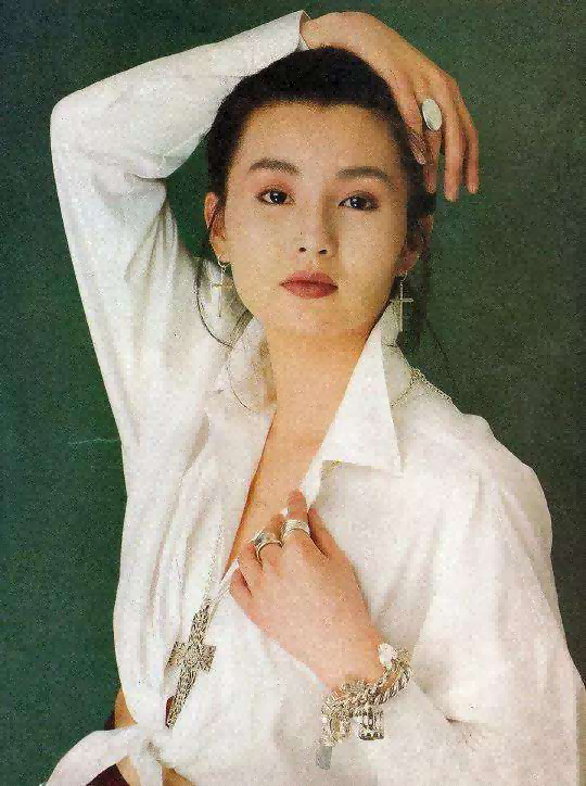 越瘦越丑的10位女星，个个皮松肉垮，脸无二两肉