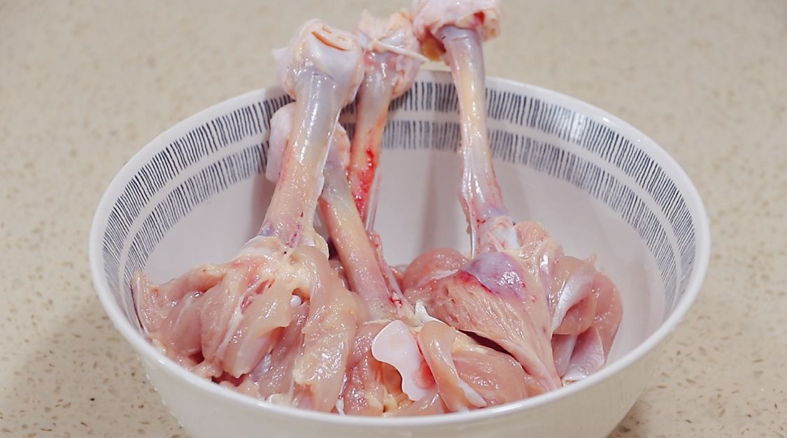 天气寒冷，碰到这面包，我绝不手软，包上大鸡腿，吃着真过瘾