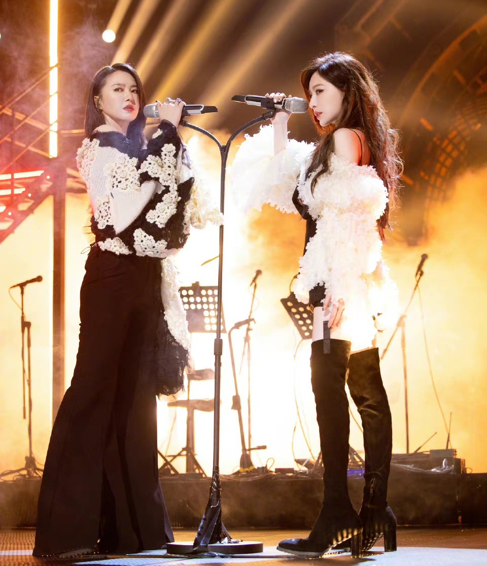 《浪姐3》二公4大看点：王心凌燃炸全场，那英化完妆神似刘嘉玲