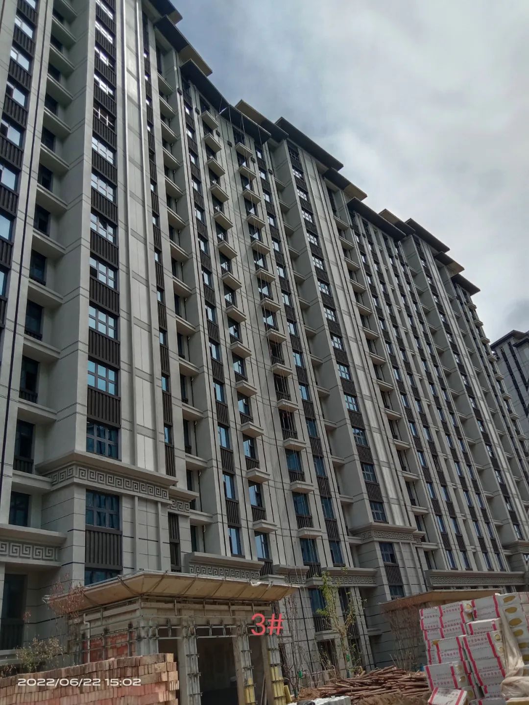 西建·天茂蓝湾半岛二期项目进度:10#楼:抹灰已全部完成,岩棉板已