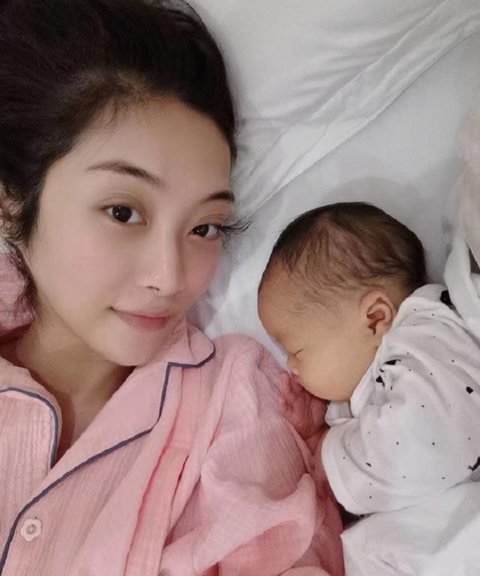 山东女孩李雪珂，24岁年入千万，29岁未婚生仨混血儿：一切靠自己