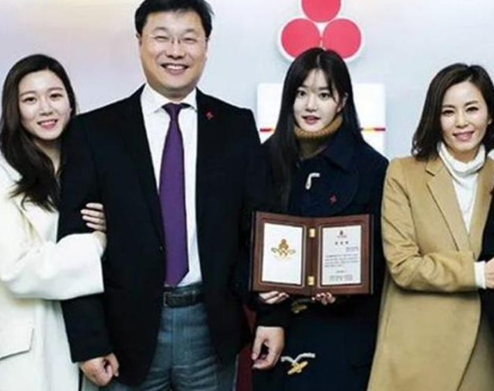 李侑菲：统一亚洲男人审美，父亲是韩国的富商，妹妹男友是李昇基