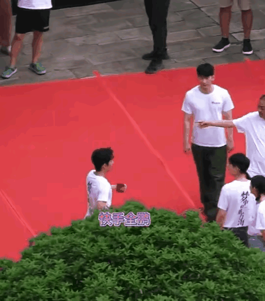 210607拾光盛典的贵公子肖战真的太好看了