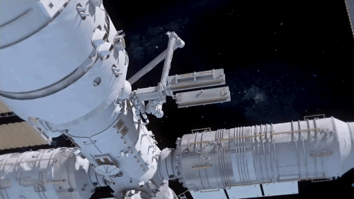 ���칬�ռ�վ֮����һ���ٶּ��ռ�վ���࣬���߶ԱȻ������