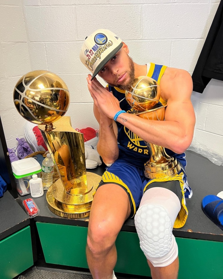 库里影响了哪些nba球员(库里干3大一阵 MVP DPOY登顶！含金量史上最高，詹皇8年不如他1年)