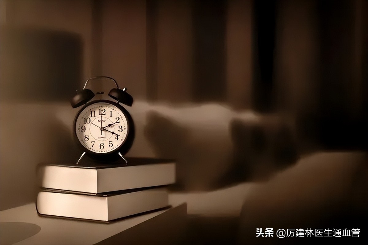 晚上不到10点就困了，凌晨3、4点就醒来，是衰老的征兆吗？