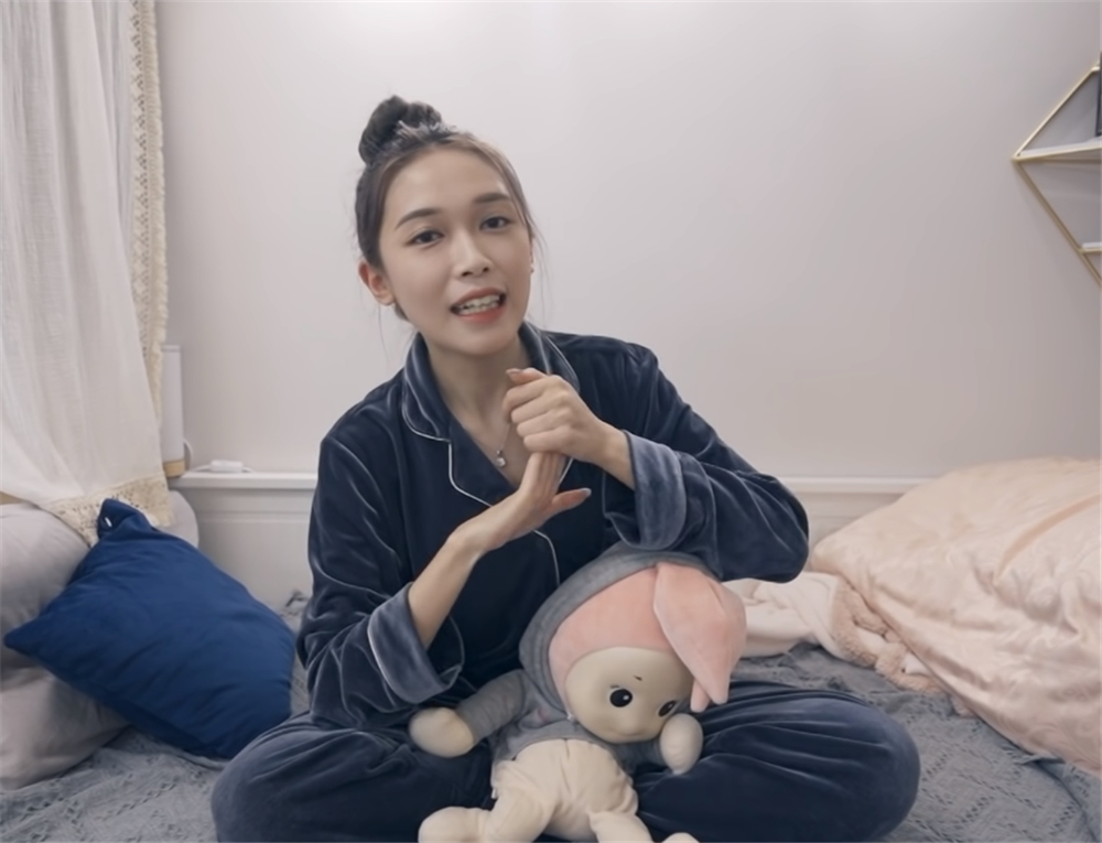 90后女生改造9㎡卧室：将逼仄空间化腐朽为神奇，半平米都不浪费