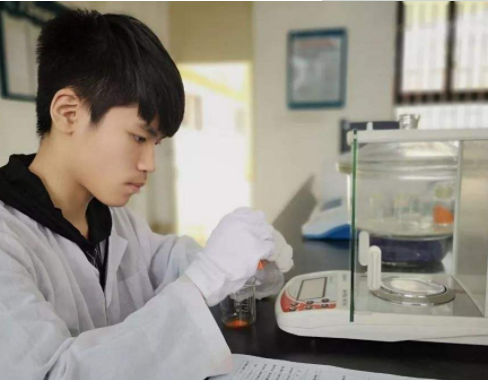 大学生放假申请留校，填写留校理由时，几乎没有学生敢说实话