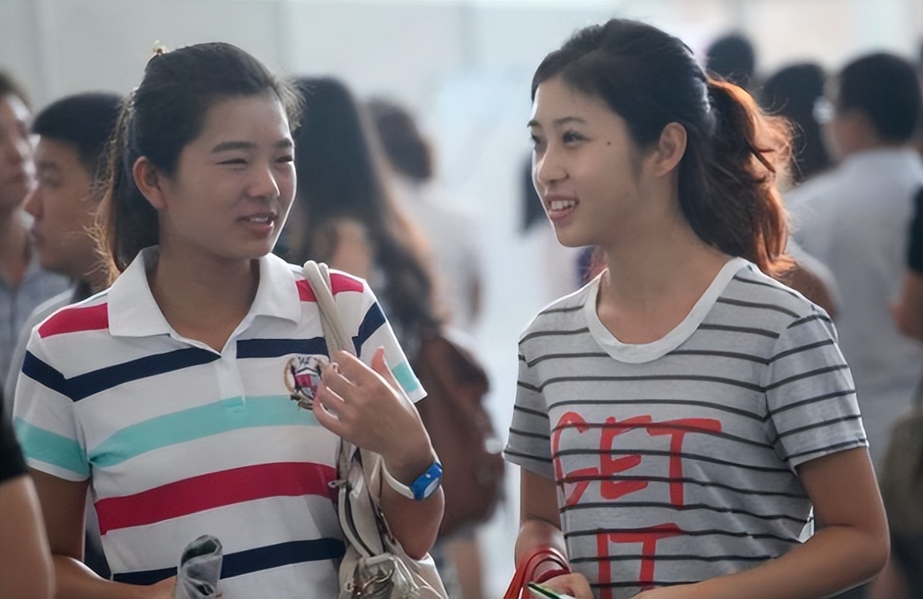 未来10年女生很“吃香”的专业，薪资可观且稳定，家有女儿要留意