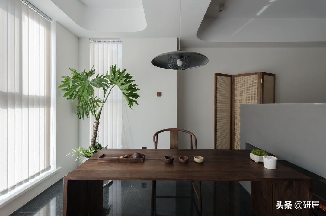 70后大叔的新家，不要门框和踢脚线，全屋化繁为简，氛围清净自然