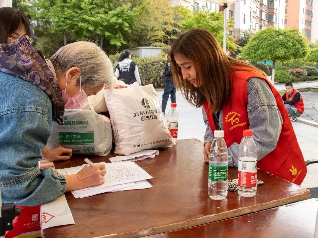 大学生走进社区“有事干、干得了、干的好”