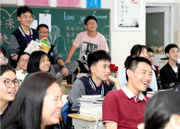 同样是高中生，一个上公立高中一个上私立高中，3年后差距明显