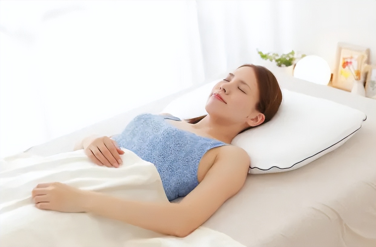 早上起来面部浮肿是什么原因引起的 如何缓解面部浮肿