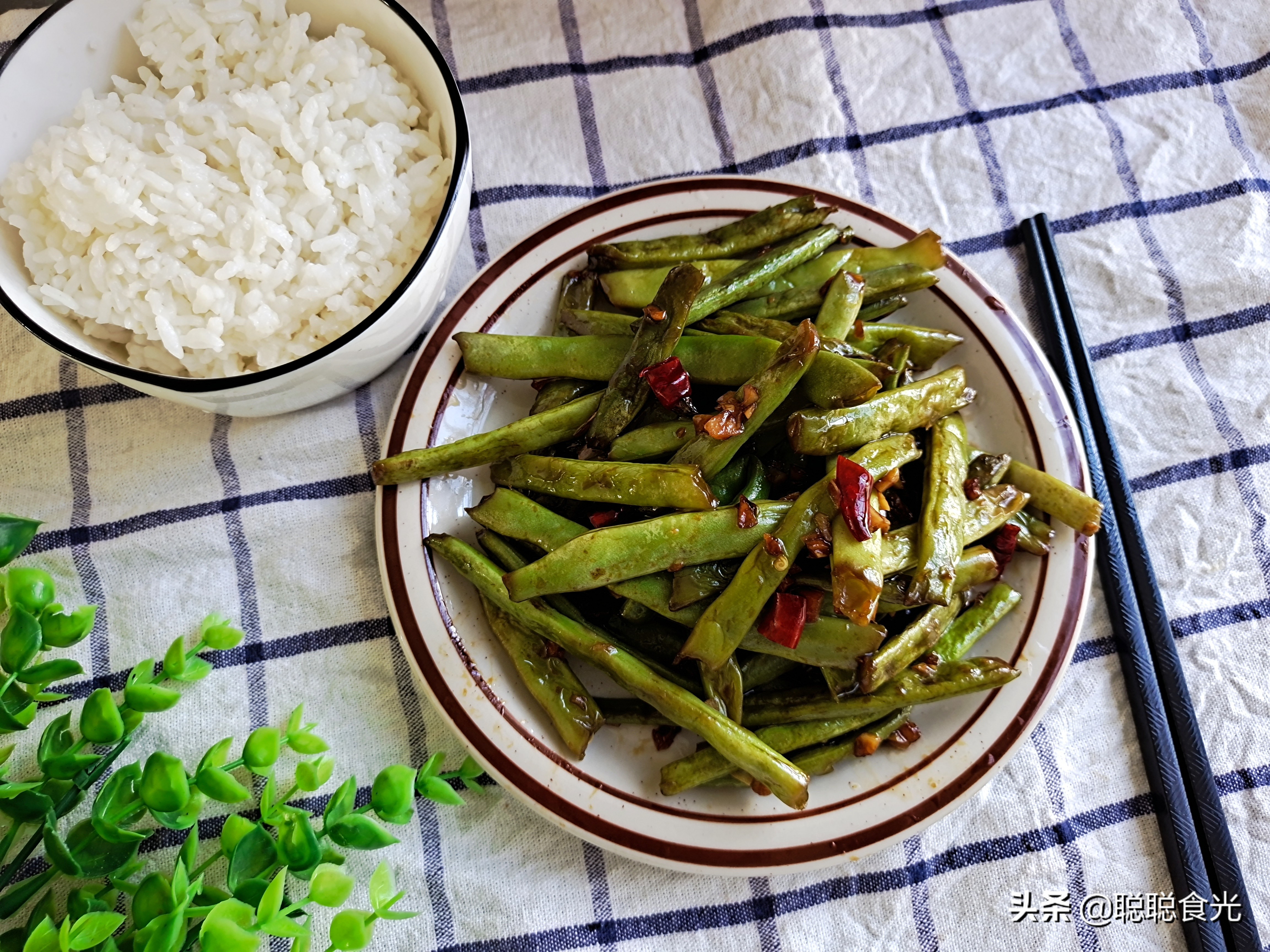 虎年春节必备8道"虎皮菜,年夜饭端上桌,寓意虎年大吉大利