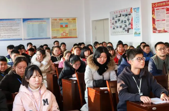大学生活揭开了很多同学的自卑，不是因为不够努力，现实很无奈