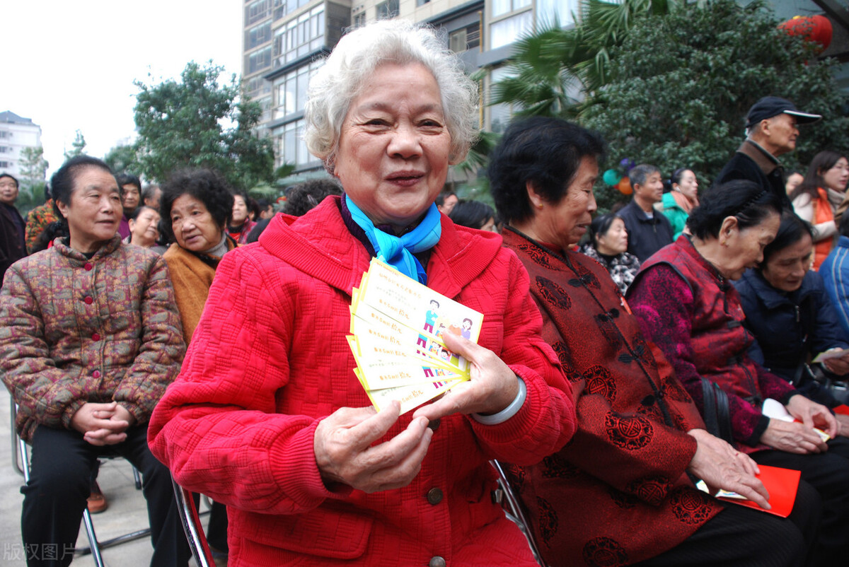 想用存款养老，要存多少钱每月能拿到一千多元钱，这种方法可行吗