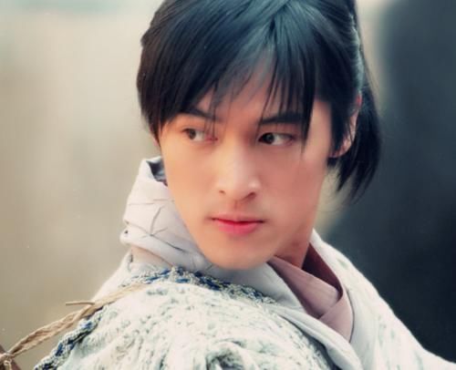 回眸一笑百媚生！男人魅起来太欲了，这6位的回眸杀让人惊艳