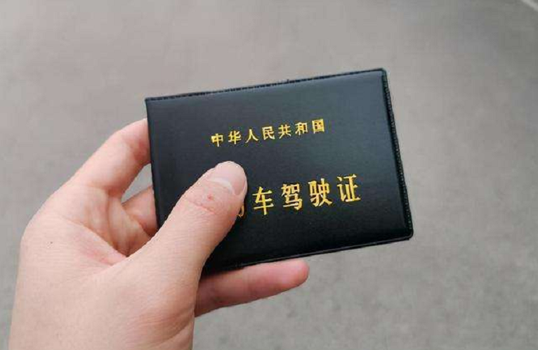 60岁以上可以考哪些驾照？70岁以上可以驾驶哪些车型，一次说清楚