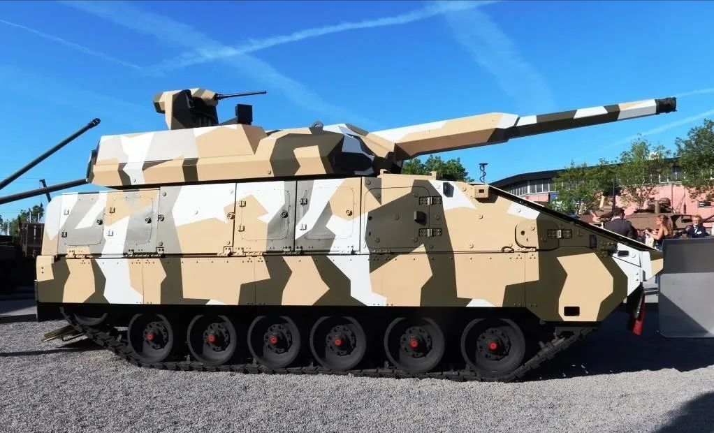 新型拳师犬履带版装甲车化身"变形金刚",可换20种模块扛120炮