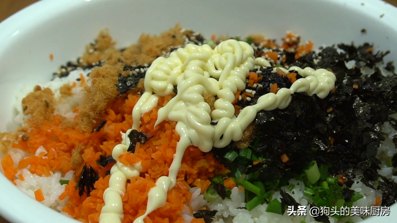 吃不完的米饭试试这样做，加三个鸡蛋，有菜有肉，营养又健康