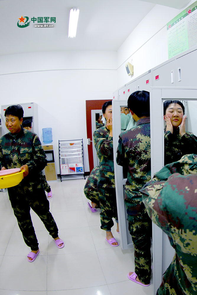 高原新训女兵连的故事:71个女孩的"兵之初"是怎么样的?