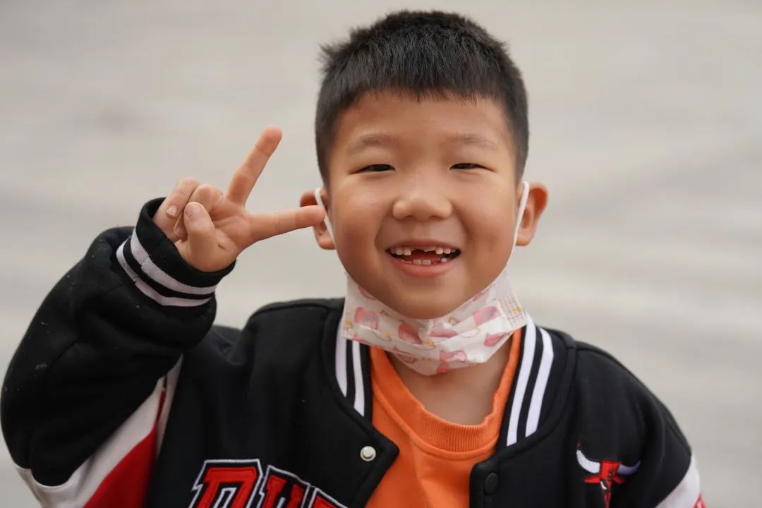 夏花灿烂 定格微笑｜成都高新区中和小学用微笑迎接每一天