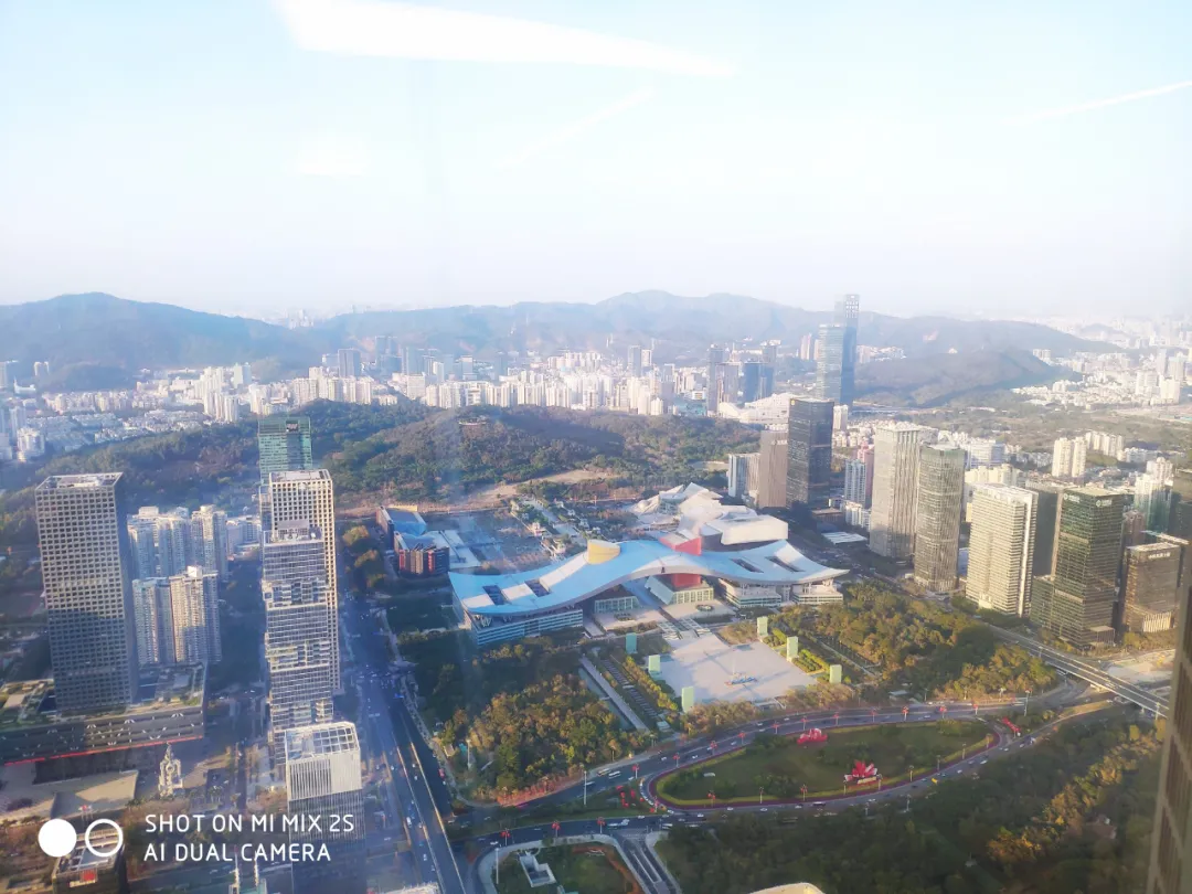 春节不打烊的恒生人