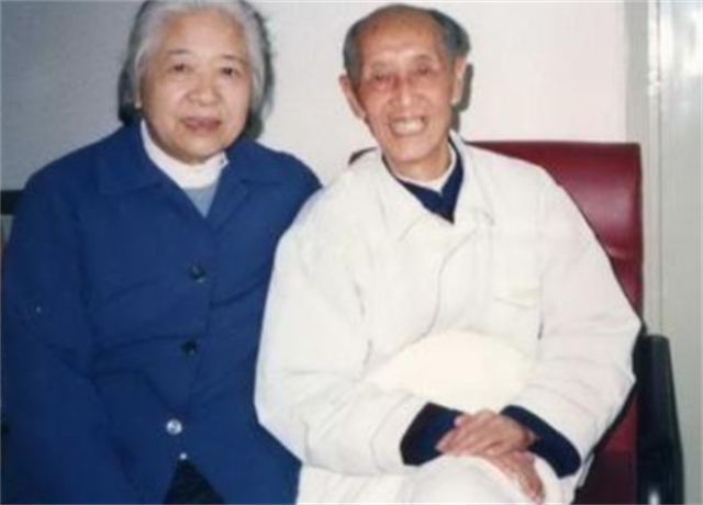 高考数学交白卷，作文只写28字，大学校长看到试卷后：你被录取了