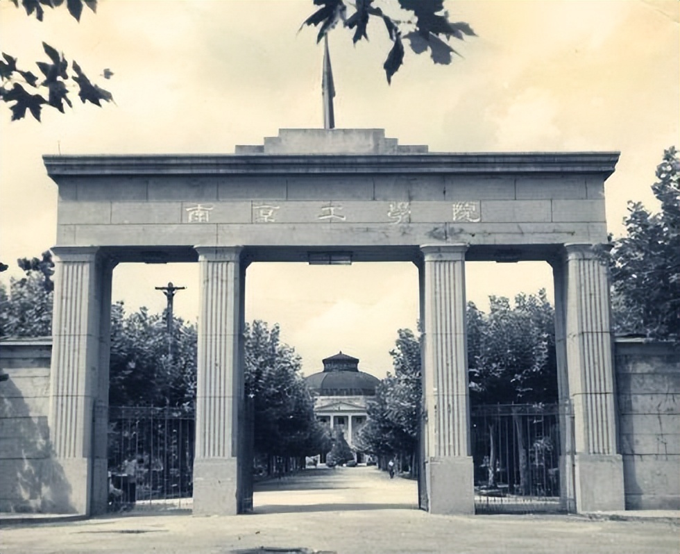 东南大学女校长黄如有多牛？30岁北大副教授，中科院最年轻女院士