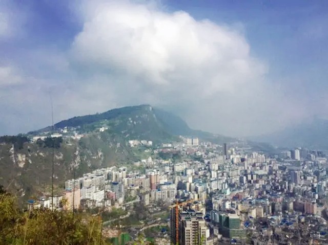 三姐弟称霸思南11年：火烧教育局，强锁国土局，逼校长下跪
